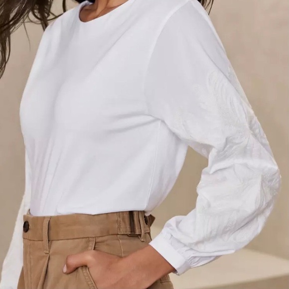 Banana Republic Factory Tops - 🆕 BR Factory Volume Embroidered Sleeve Top. White. Size S.  NWT.